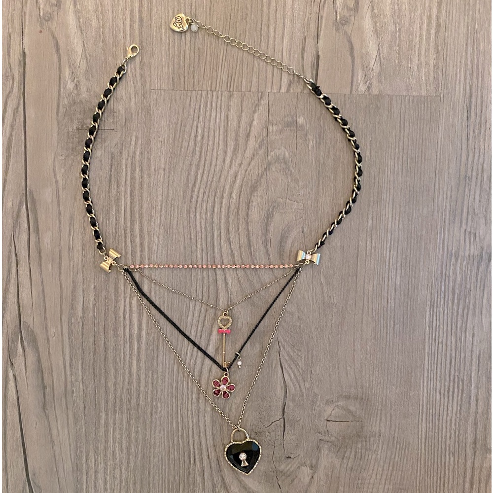 Ladies necklace